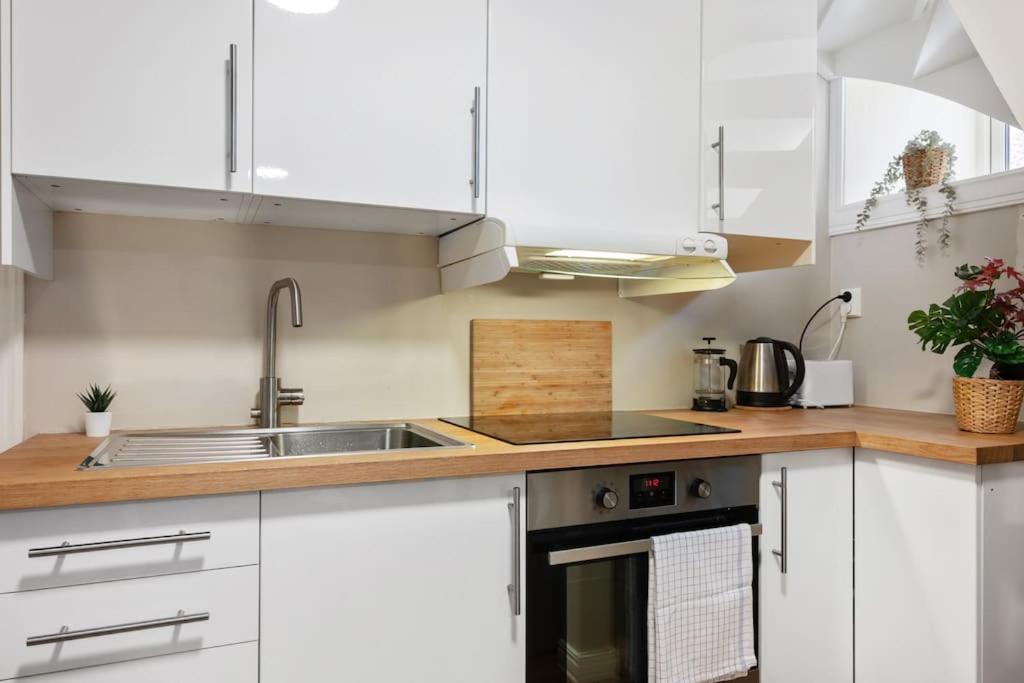 New! Modern City Apt: Central W/ Private Entrence Берген Экстерьер фото