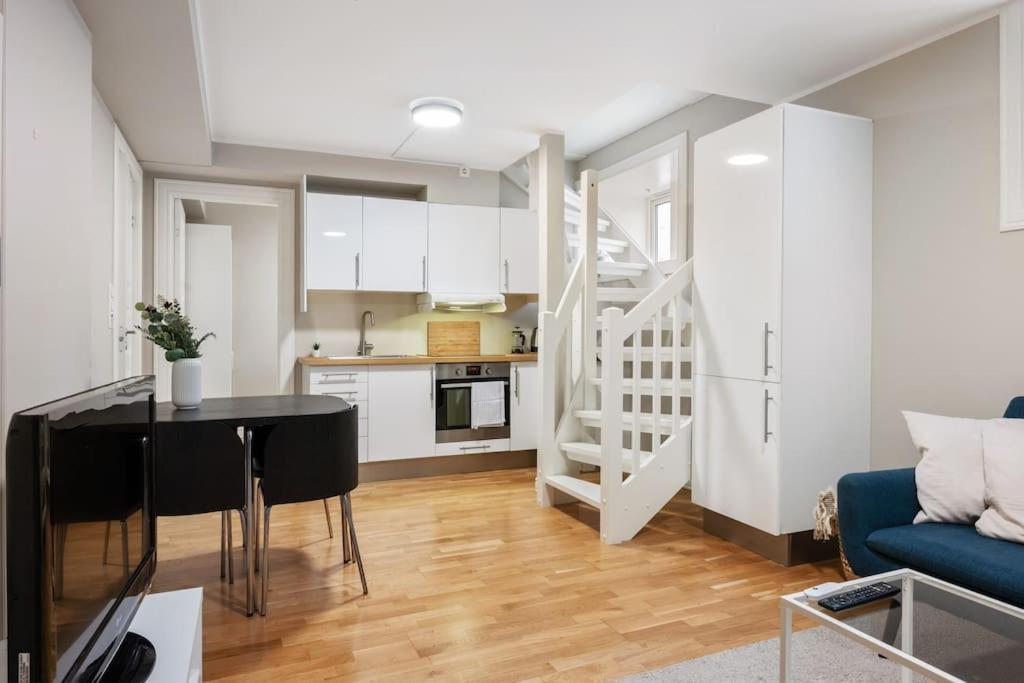 New! Modern City Apt: Central W/ Private Entrence Берген Экстерьер фото