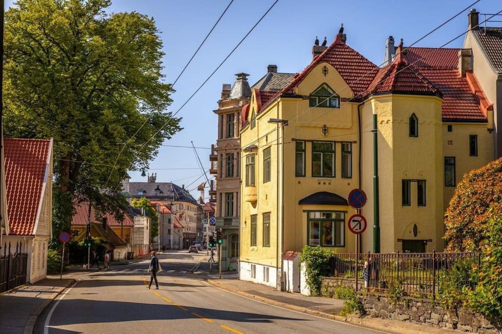New! Modern City Apt: Central W/ Private Entrence Берген Экстерьер фото